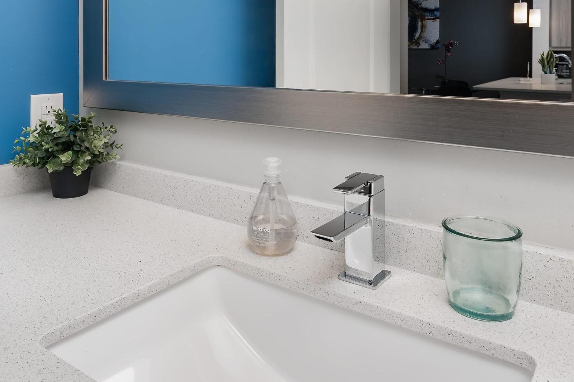 Trifecta Luxury Serviced In Uptown Clt Apartment